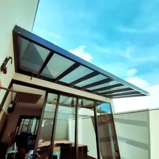 Toldo para Janela de Policarbonato Compacto — Instalação 10