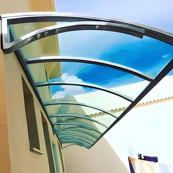 Toldo para Janela de Policarbonato Compacto — Instalação 4