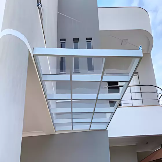 Toldo para Janela de Policarbonato Compacto — Instalação 5