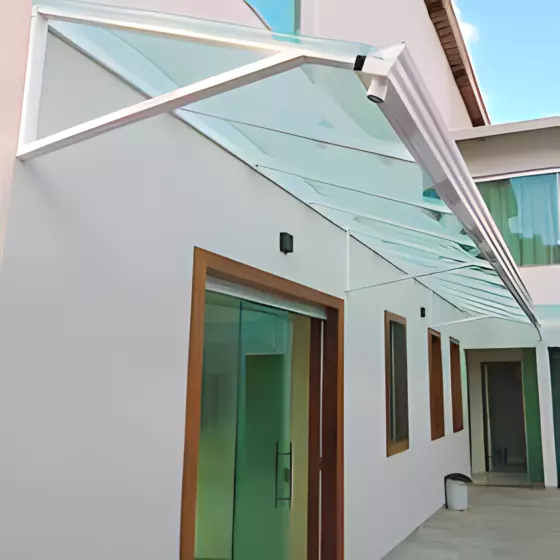 Toldo para Janela de Policarbonato Compacto — Instalação 8