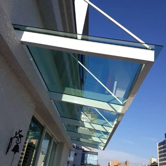 Toldo para Janela de Policarbonato Compacto — Instalação 9