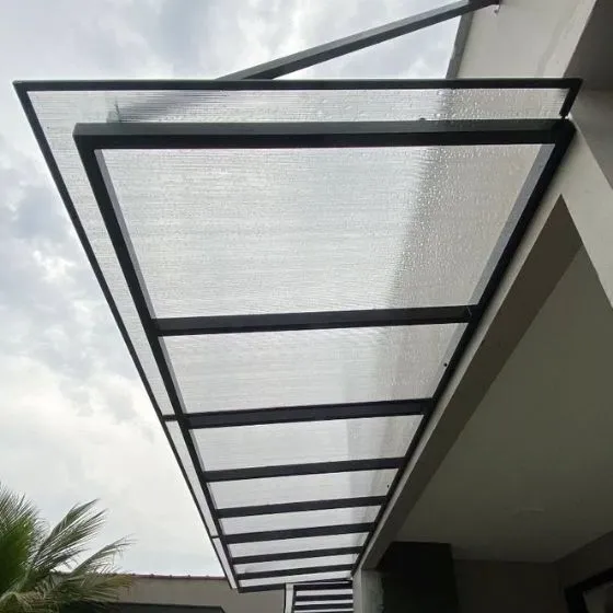 Toldo para Janela de Policarbonato Alveolar — Instalação 1