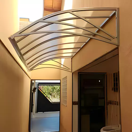 Toldo para Janela de Policarbonato Alveolar — Instalação 10