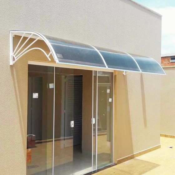 Toldo para Janela de Policarbonato Alveolar — Instalação 3