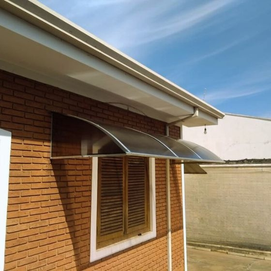 Toldo para Janela de Policarbonato Alveolar — Instalação 6
