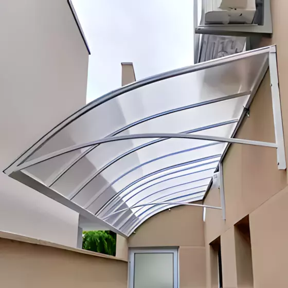 Toldo para Janela de Policarbonato Alveolar — Instalação 8
