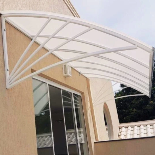 Toldo para Janela de Policarbonato Alveolar — Instalação 9